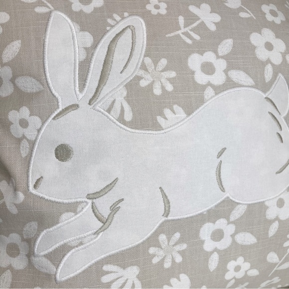 Spritz Bunny Embroidered Appliqué Floral Throw Pillow Tan White NEW - Picture 3 of 4